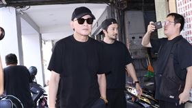 王識賢現身顏正國靈堂。（圖／記者鄭孟晃攝影）