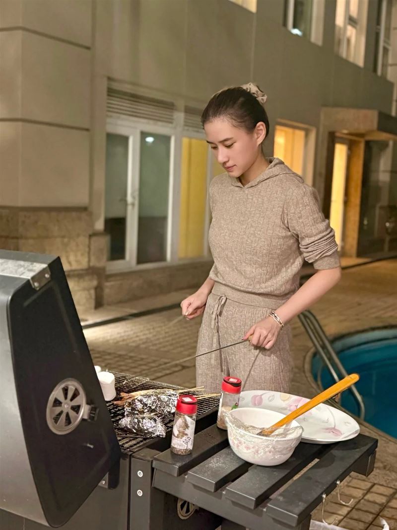 何超蓮中秋節烤肉。（圖／翻攝自何超蓮小紅書）