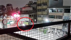 台中，五權西路，茶行，車禍，BMW「飛車」如炸彈攻擊，猛撞，　母子睡夢遇劫1死1傷，撞擊瞬間影像曝（圖／翻攝自Threads @ghost729）)