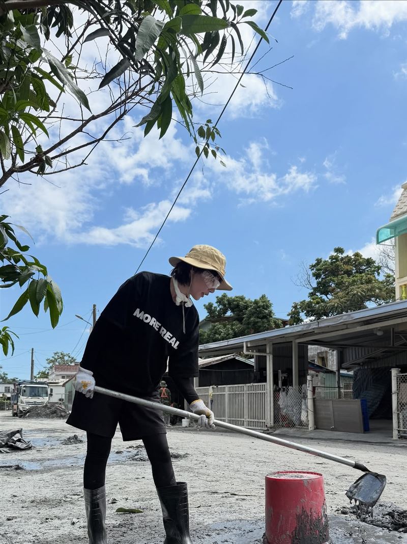 泱泱（吳泱潾）她在中秋連假期間低調前往災區協助清淤，事後分享救災過程。（圖／翻攝自泱泱IG）