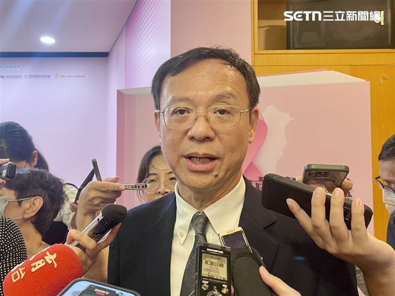 衛福部長石崇良宣布將推出「健康幣」。(圖/記者蔣季容攝影)