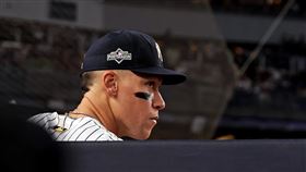 紐約洋基球星「法官」賈吉（Aaron Judge）本季繳出史詩級表現，更洗刷自己季後賽軟手臭名，但球隊仍提前遭淘汰。（圖／翻攝自X）