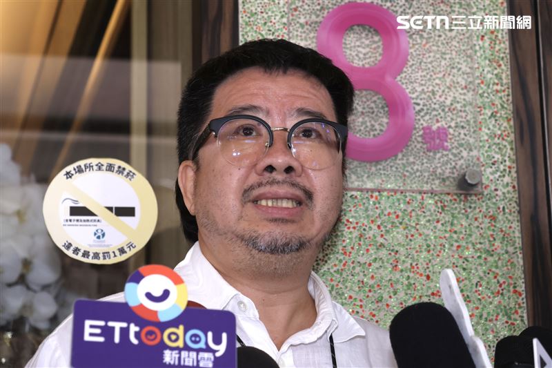 褚明仁受訪時語帶哽咽，一度無法言語。（圖／記者鄭孟晃攝影）