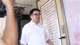 國家電影及視聽文化中心董事長褚明仁，親自前往靈堂致意。（圖／記者鄭孟晃攝影）