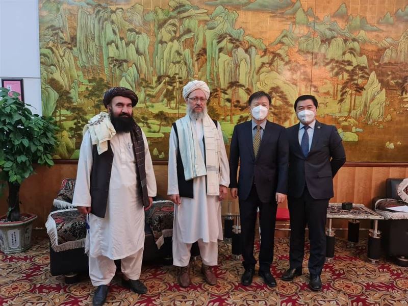 圖為2021年8月中國駐阿富汗大使與塔利班代表團會面。美國總統川普拋出收回巴格蘭基地，包括中國，以及相互是世仇的印度與巴基斯坦等鄰近國家，共同發聲反對。（圖／翻攝自Dr.M.Naeem推特）