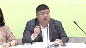 ▲民進黨立院黨團16日召開記者會回應輿情議題及談總預算，吳思瑤、蔡易餘出席