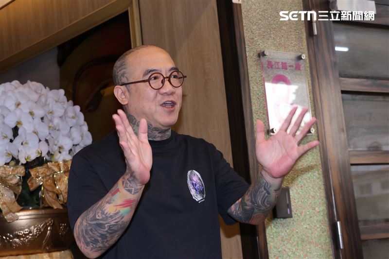 鋼鐵爸表示顏正國後續會採火葬的方式，告別式日期還待家屬討論後才會公佈。（圖／記者鄭孟晃攝影）