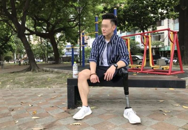 死者的孫子22年前遭垃圾車輾斷左腿截肢，憑樂觀毅力變成健身猛男。(圖／資料照)