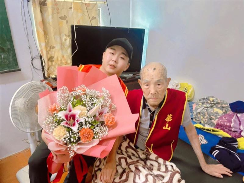 嘉義媽祖阿公108歲生日快樂！長壽秘訣曝光，當乩身行善超過50年、吃素、內心保持平靜。（圖／華山基金會嘉義東石站提供）