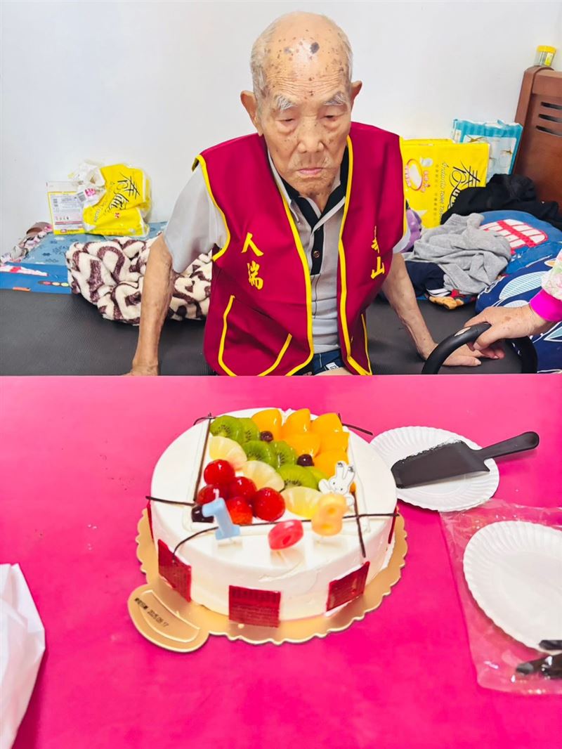 嘉義媽祖阿公108歲生日快樂！長壽秘訣曝光，當乩身行善超過50年、吃素、內心保持平靜。（圖／華山基金會嘉義東石站提供）