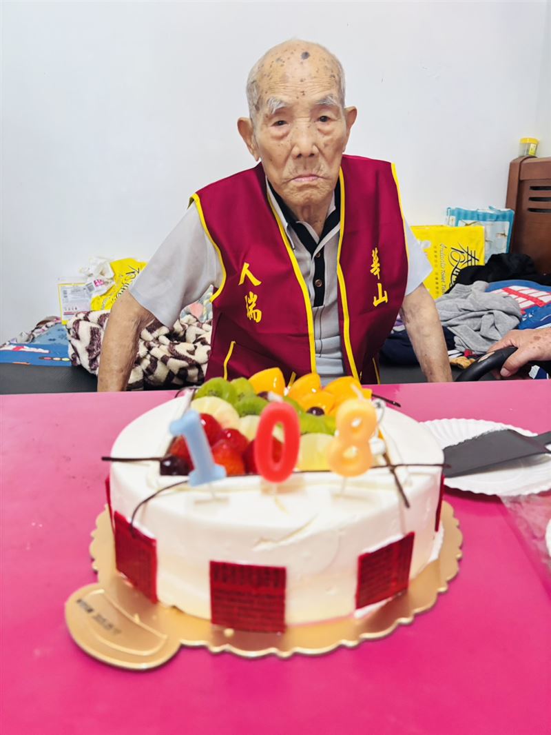嘉義媽祖阿公108歲生日快樂！長壽秘訣曝光，當乩身行善超過50年、吃素、內心保持平靜。（圖／華山基金會嘉義東石站提供）