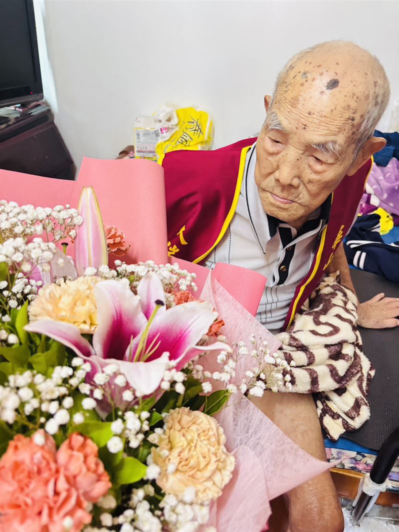 嘉義媽祖阿公108歲生日快樂！長壽秘訣曝光，當乩身行善超過50年、吃素、內心保持平靜。（圖／華山基金會嘉義東石站提供）