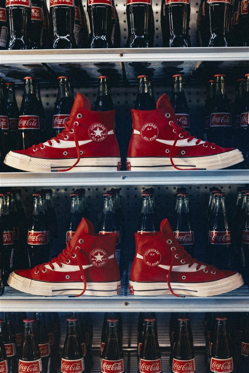 Converse攜手「可口可樂」，發佈聯名Converse x Coca-Cola Chuck 70鞋款。（圖／品牌業者提供）