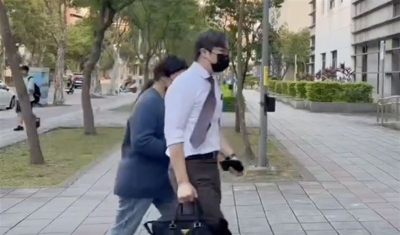李師將與4名證人移送至新北地檢署複訊。（圖／翻攝畫面）