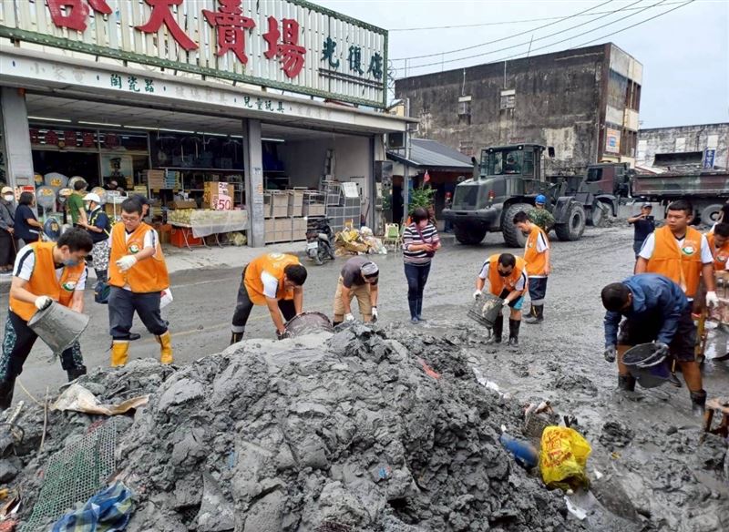 不同縣市役男分批投入花蓮救災，強化執行效率。（圖／內政部提供）