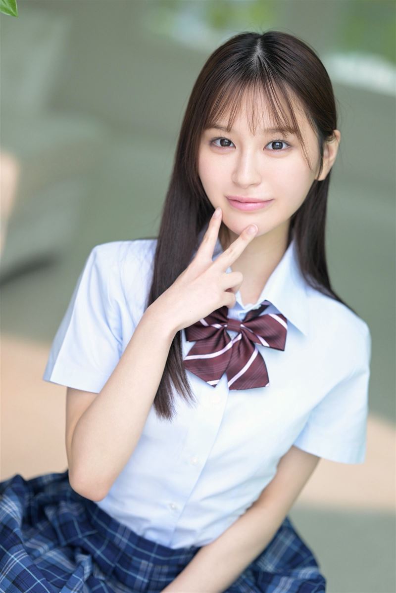 20歲白石奈美身高只有148公分，沒交過男友的她，近期在片商Moodyz出道拍AV。（圖／翻攝自白石奈美X）