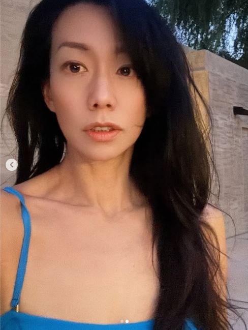 47歲吳辰君曬出比基尼辣照，可見她保養的很不錯，完全看不出來是生過2個孩子的人。（圖／翻攝自吳辰君IG）