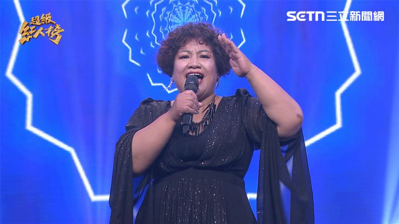 青春組衛冕者江雲梅唱跳《辣妹駕到》。（圖／超級紅人榜提供）