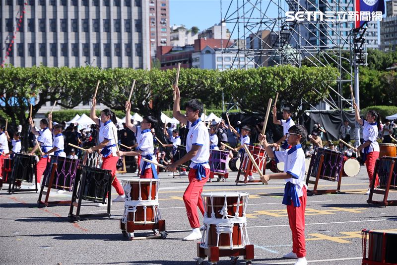 序幕暖場：鴻福齊天 祈鼓獻瑞(圖／記者鄭孟晃攝影)