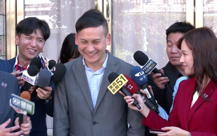 國民黨立委葉元之表示，今年國慶維安較嚴格，進場得掏口袋