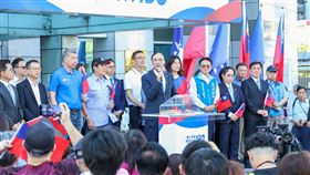 國民黨六名候選人同台，朱立倫喊話，對手不是黨內而是民進黨。（圖／國民黨提供）