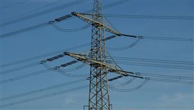 投資人透過美國電力基建ETF作中長期被動投資，可以一舉囊括美國多元電力產業潛力股，順勢掌握新一輪AI產業鏈成長爆發商機，股價也有機會越抱越香。（示意圖／PIXABAY）   