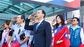 朱立倫出席國民黨國慶升旗典禮。（圖／國民黨提供）