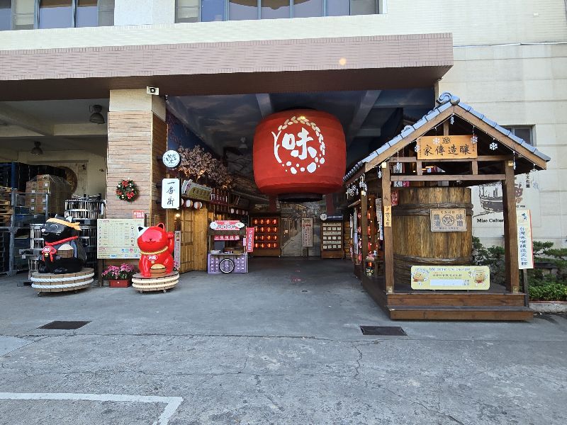 全台150家觀光工廠涵蓋18種產業,其中食品製造業69家、占46%最多,飲料製造業18家、占12%居次;此外也涵蓋紡織、成衣、金屬、機械、汽車零組件及家具等產業。(圖/中央社)