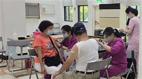 打疫苗抽iPhone 17 Pro Max。（圖／新北衛生局提供） 