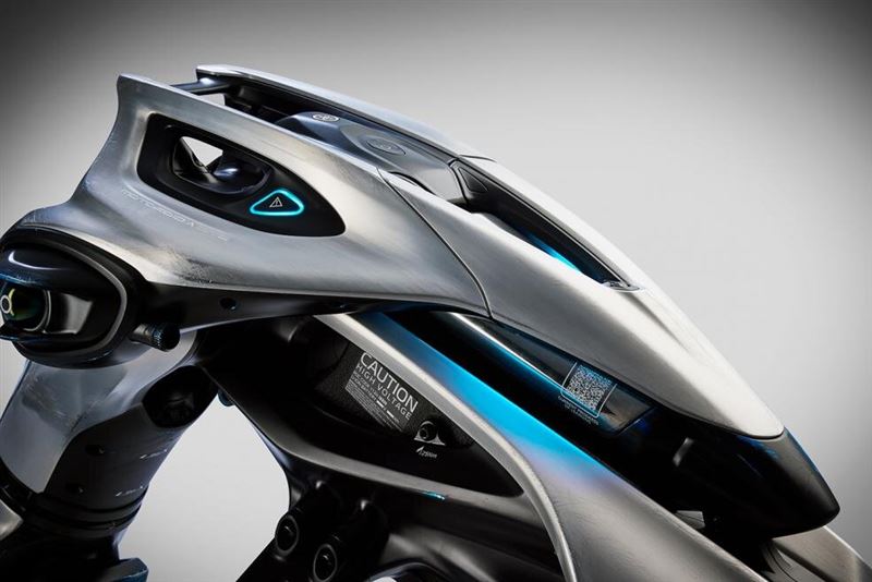 Yamaha MOTOROiD:&Lambda;概念車更像是從科幻電影裡走出來的「智能生命體」。（圖／翻攝Yamaha網站）