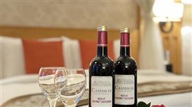 福容花蓮店-入住浪漫公主帳和洋客房品紅酒嚐甜點 兩人同行$5,899起。（圖／飯店旅宿業者提供）