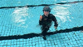 邰智源穿軍裝祝賀國慶。（圖／翻攝自邰智源臉書）