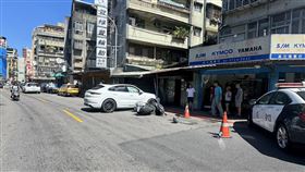 台北,臥龍街,涼麵店,自撞,民宅。（圖／讀者提供）