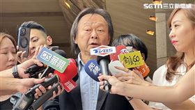 民進黨立委王世堅出席中常會前受訪。（圖／記者劉秀敏攝影）