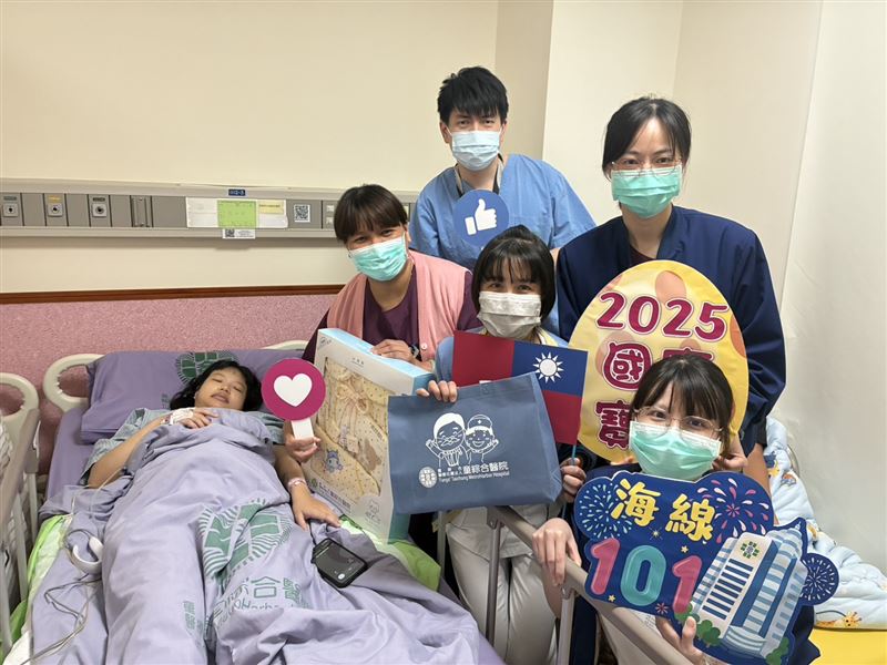 童綜合首位國慶寶寶，由21歲宋媽媽以剖腹產方式誕下。（圖／童綜合醫院提供）