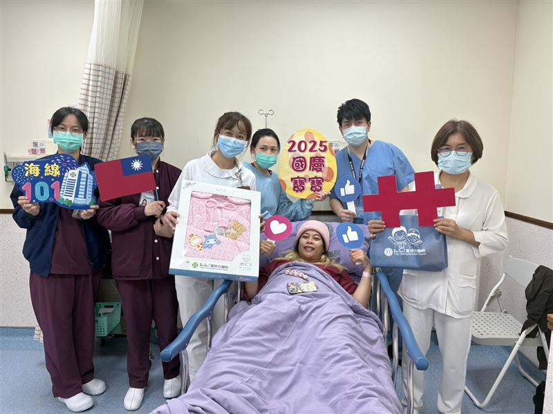 順利產下第二胎的簡媽媽表示，孩子提前1天來報到，搶當國慶寶寶。（圖／童綜合醫院提供）