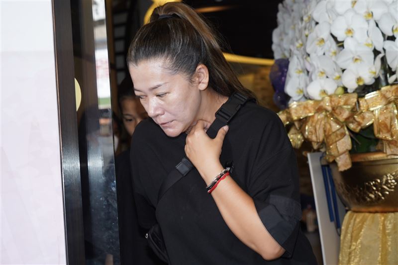 林珊如現身顏正國靈堂致意。（圖／記者趙于瑩攝影）