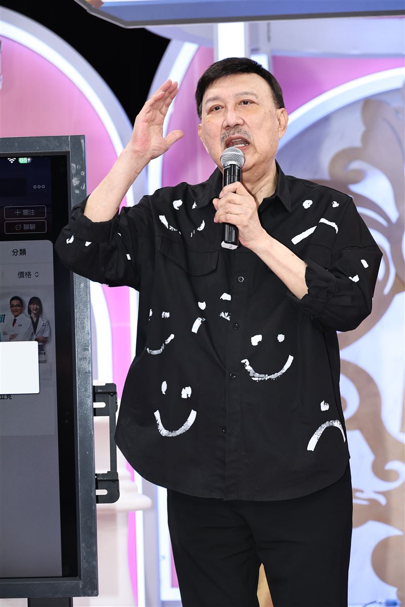 余天認為胡瓜應該降價。（圖／記者蔡維歆攝影）