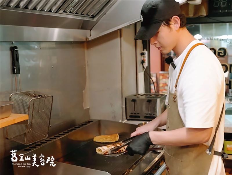 連晨翔開拍前特別到早餐店展開「早餐修煉之旅」。（圖／TVBS提供）