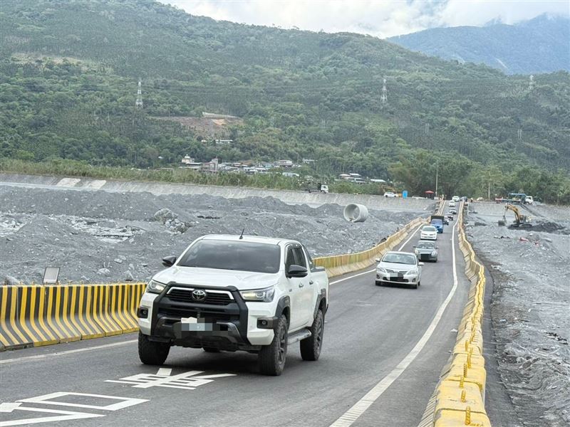 馬太鞍溪橋涵管便道今下午3時通車。（圖／公路局提供）