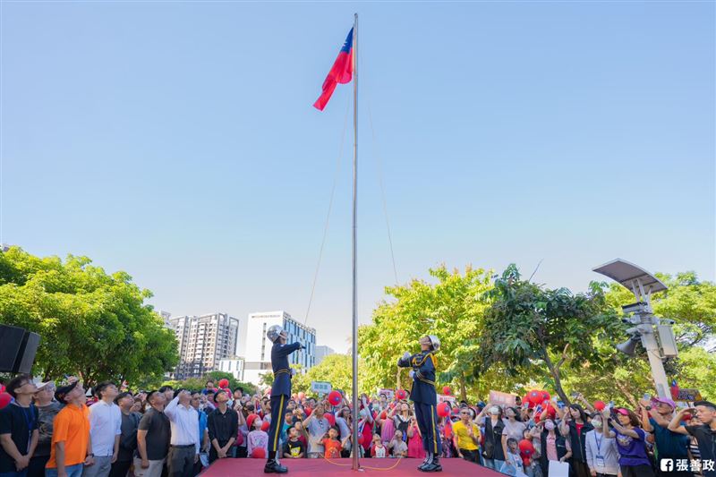 桃園市國慶升旗典禮移師桃園區風禾公園親子公園。（圖／翻攝自市長張善政臉書）