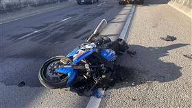 台64線恐怖車禍！重機騎士「墜6樓高高架橋」全身骨折命危