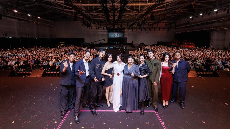 Netflix《回魂計》全球發布之夜，導演陳正道、許肇任以及製作人楊庭愷率領主演舒淇、李心潔、傅孟柏、鍾欣凌、劉主平、尹浩宇、蘇格拉瓦&middot;卡那諾一同齊聚。（圖／Netflix提供）