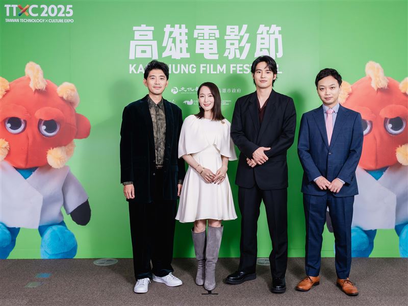 《九龍大眾浪漫》製片有澤亮哉（右起）、演員水上恒司、吉岡里帆及曾少宗。（圖／高雄電影節提供）