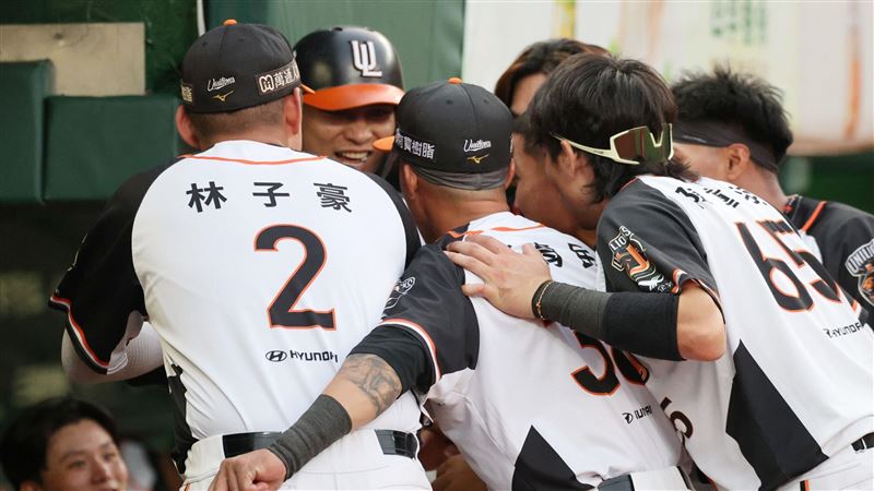 統一獅季後挑戰賽首戰奪勝，拿下2勝0敗聽牌優勢。（圖／統一獅提供）