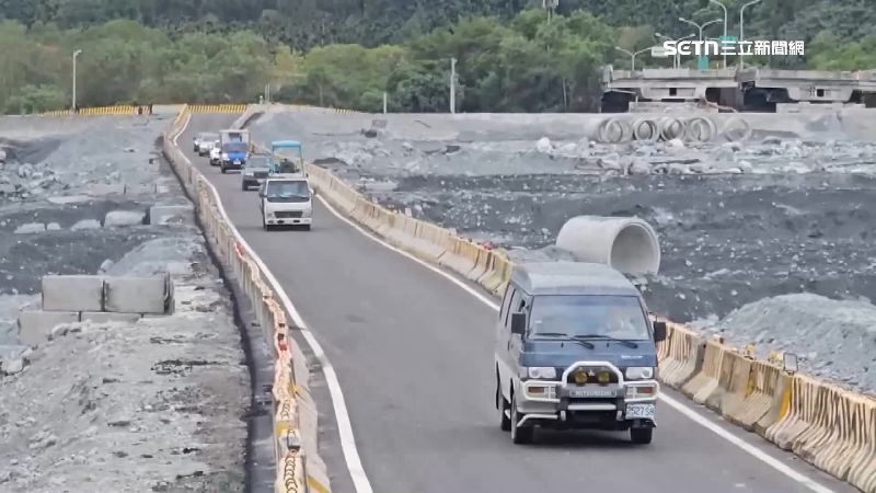馬太鞍溪便道災後首次通行，不少車潮駛入便道