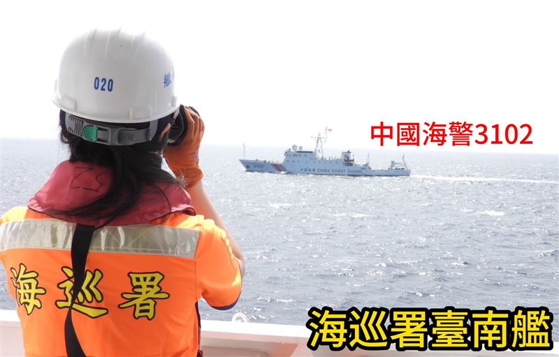 中國海警船航入東沙海域，海巡署臺南艦全程監控。（圖／海巡署提供）