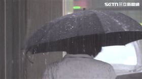 下雨、梅雨季、秋天、寒流、冬天、羽絨衣