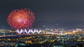 國慶焰火4.3萬發！許淑華化身DJ全場嗨翻