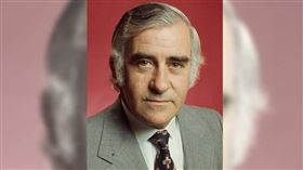 澳洲自由黨領袖比利．史內登爵士在與兒子前女友相約至汽車旅館「深夜激戰」時心臟病發猝死。（圖／翻攝維基百科）